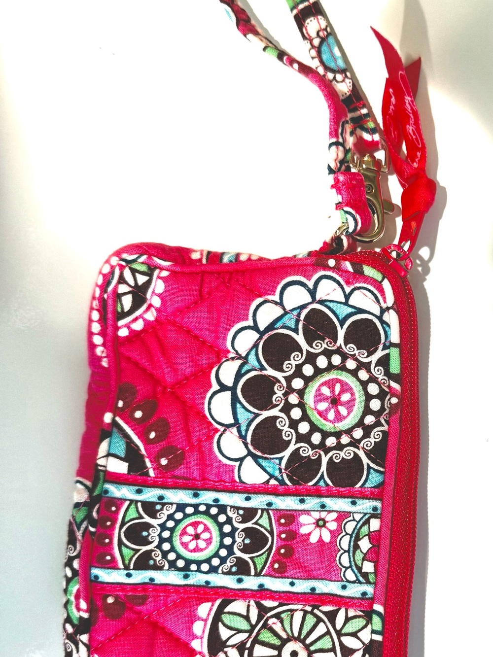 Vera Bradley Pink Quilted Wristlet with Floral Medallion Print NWOT - Picture 2 of 8